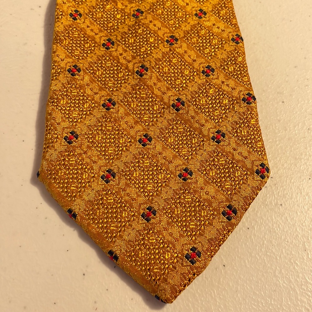 Mario Caldi 💯 Silk Tie Gold, w/Navy & Red pattern